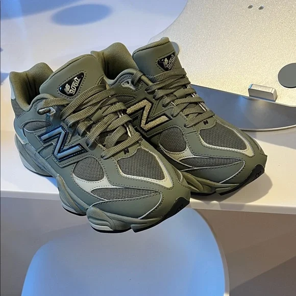 New Balance 9060 Olivine green Sneakers unisex Men's size 7 / US Women’s 8.5 - Picture 6 of 6